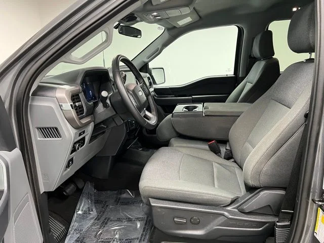 Used 2025 Gray Ford XLT image 18