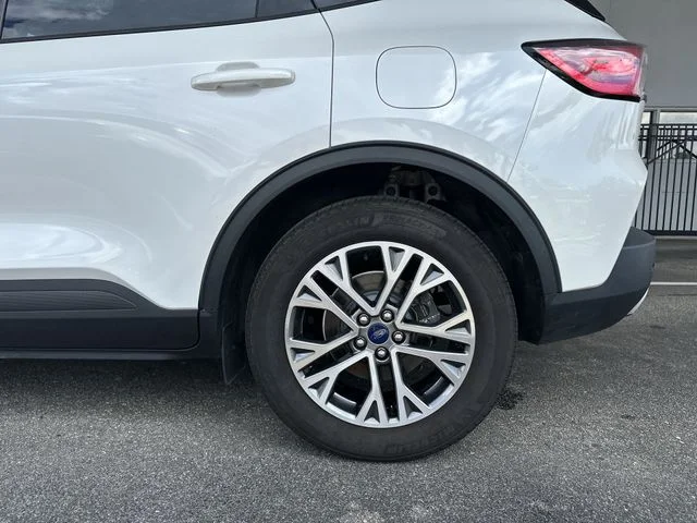 Used 2022 White Ford SEL image 10