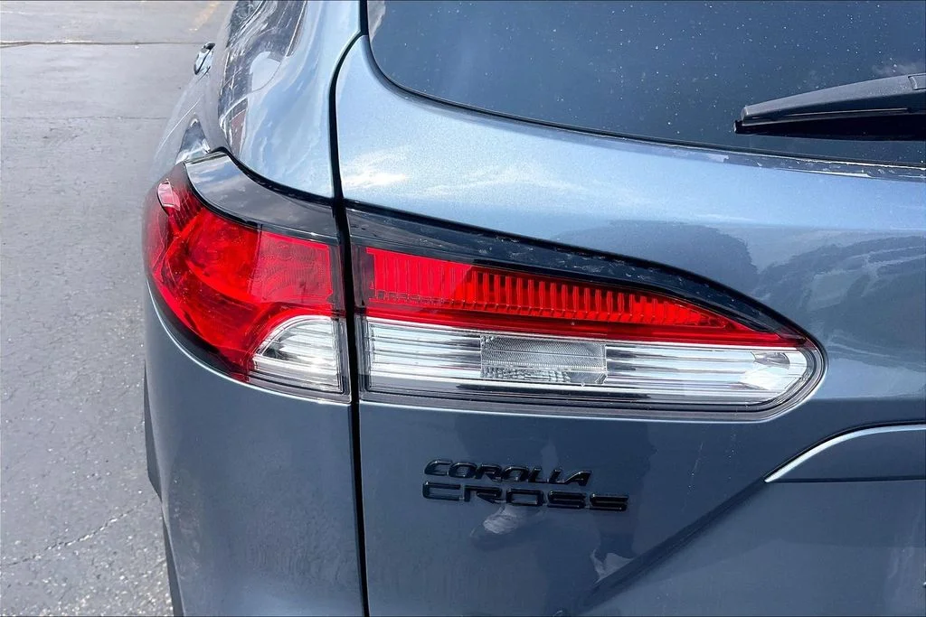 Used 2023  Toyota LE image 29