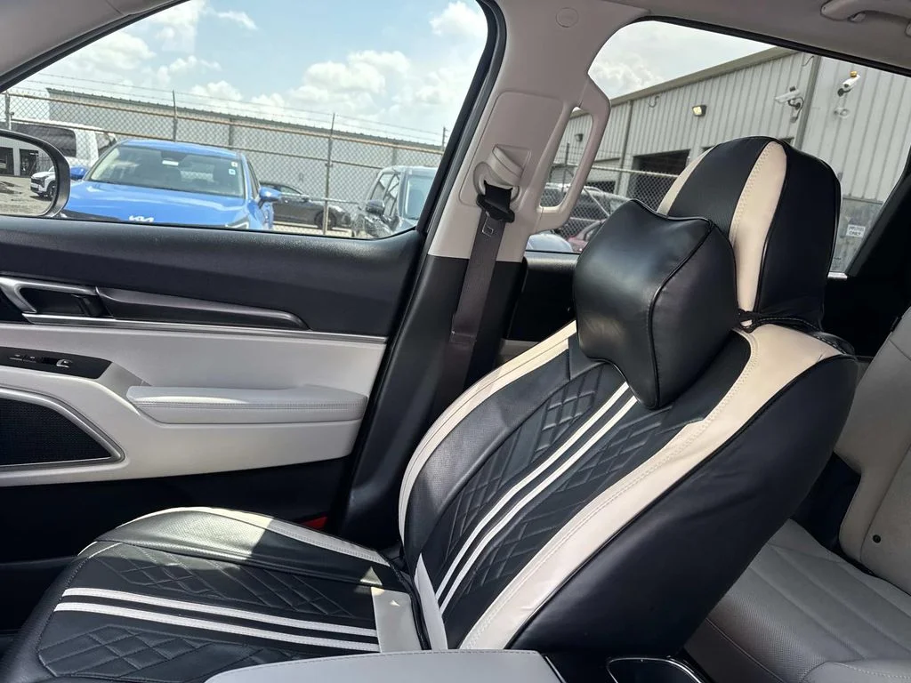 Used 2024 Black Kia S image 26