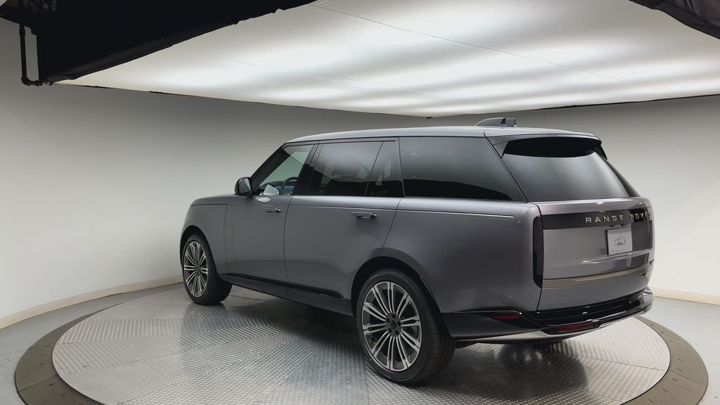 New 2026 Eiger Grey Land Rover SE image 4