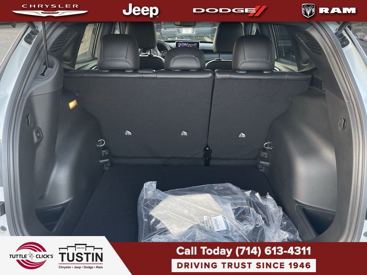 New 2026 Bright White Clearcoat Jeep Latitude image 27