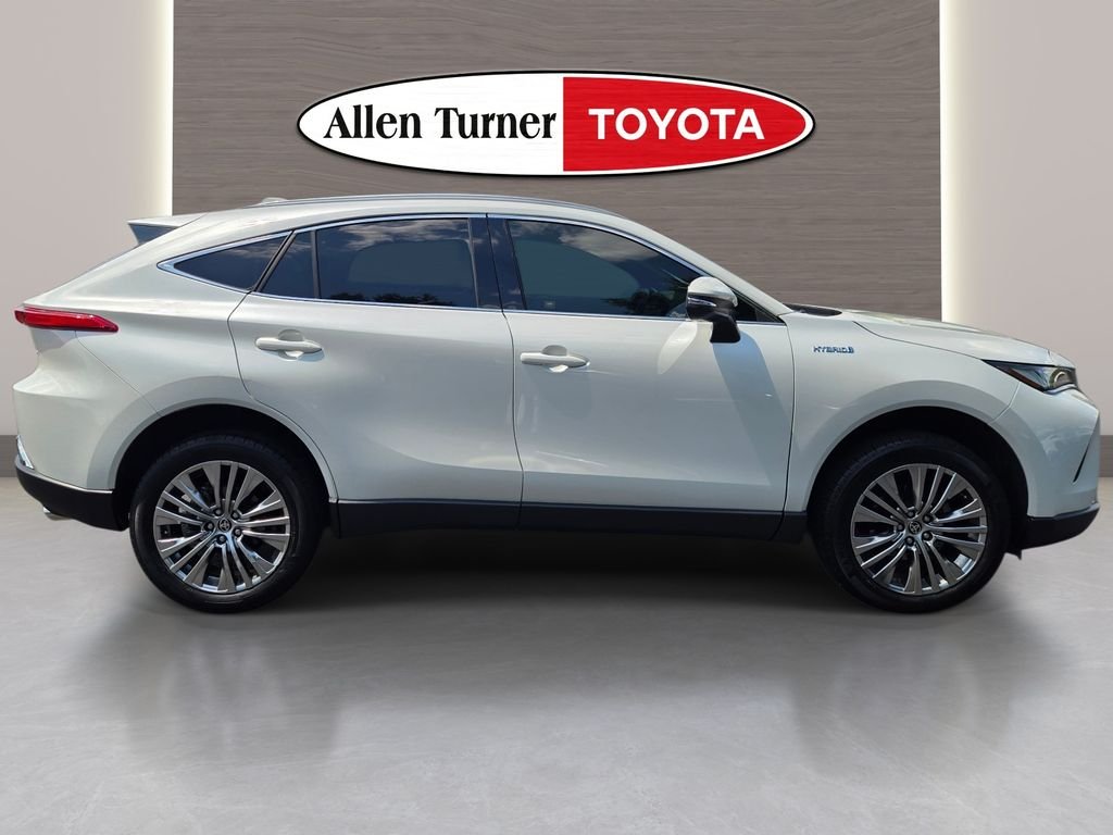 Used 2021 White Toyota XLE image 5