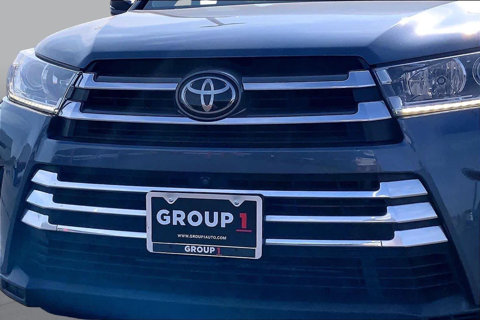 Used 2018 Shoreline Blue Pearl Toyota Limited Platinum image 30