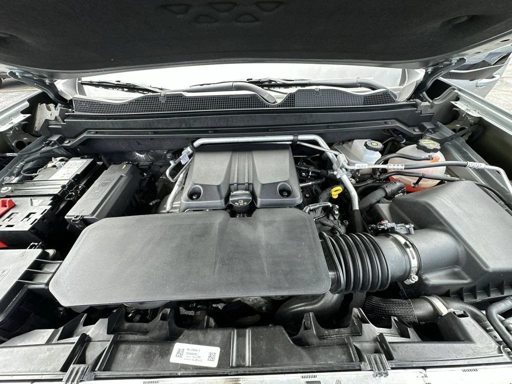 Used 2025 Silver GMC AT4 image 26