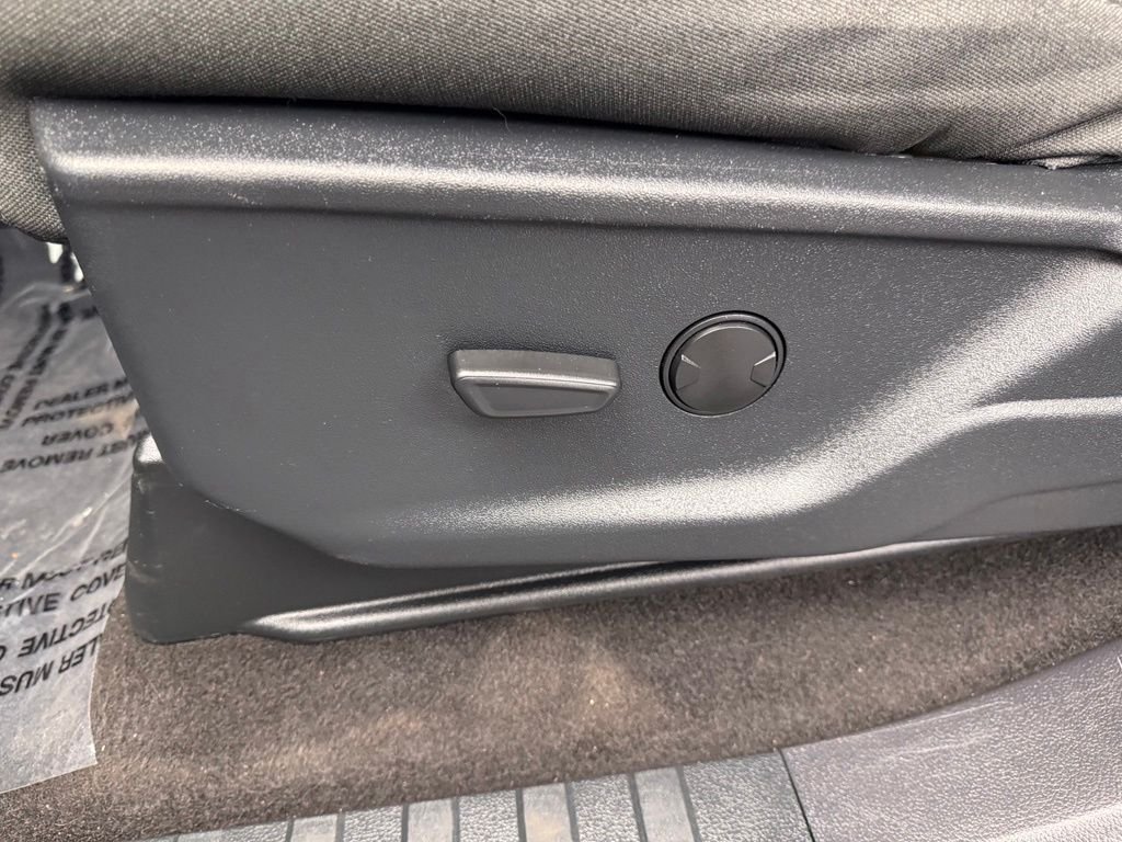 Used 2025 Black Ford XLT image 61