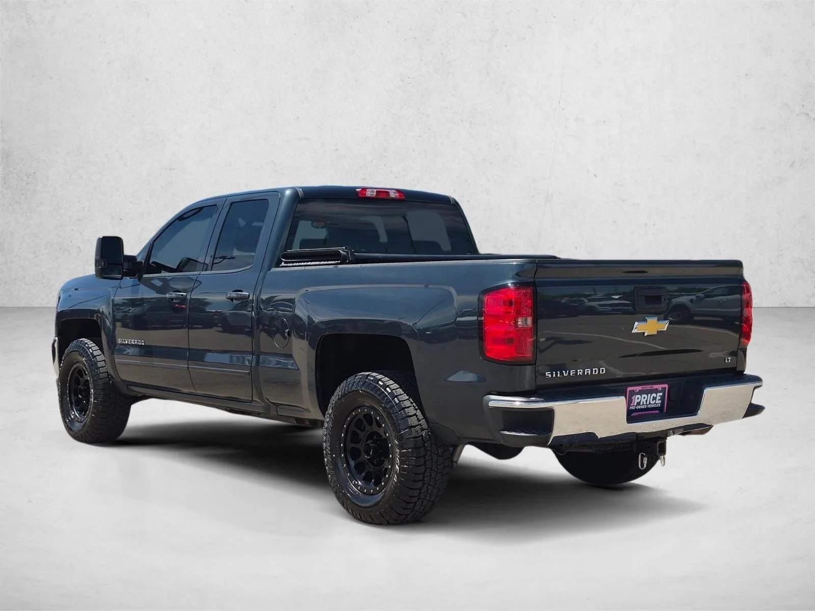 Used 2018 Graphite Metallic Chevrolet LT image 7