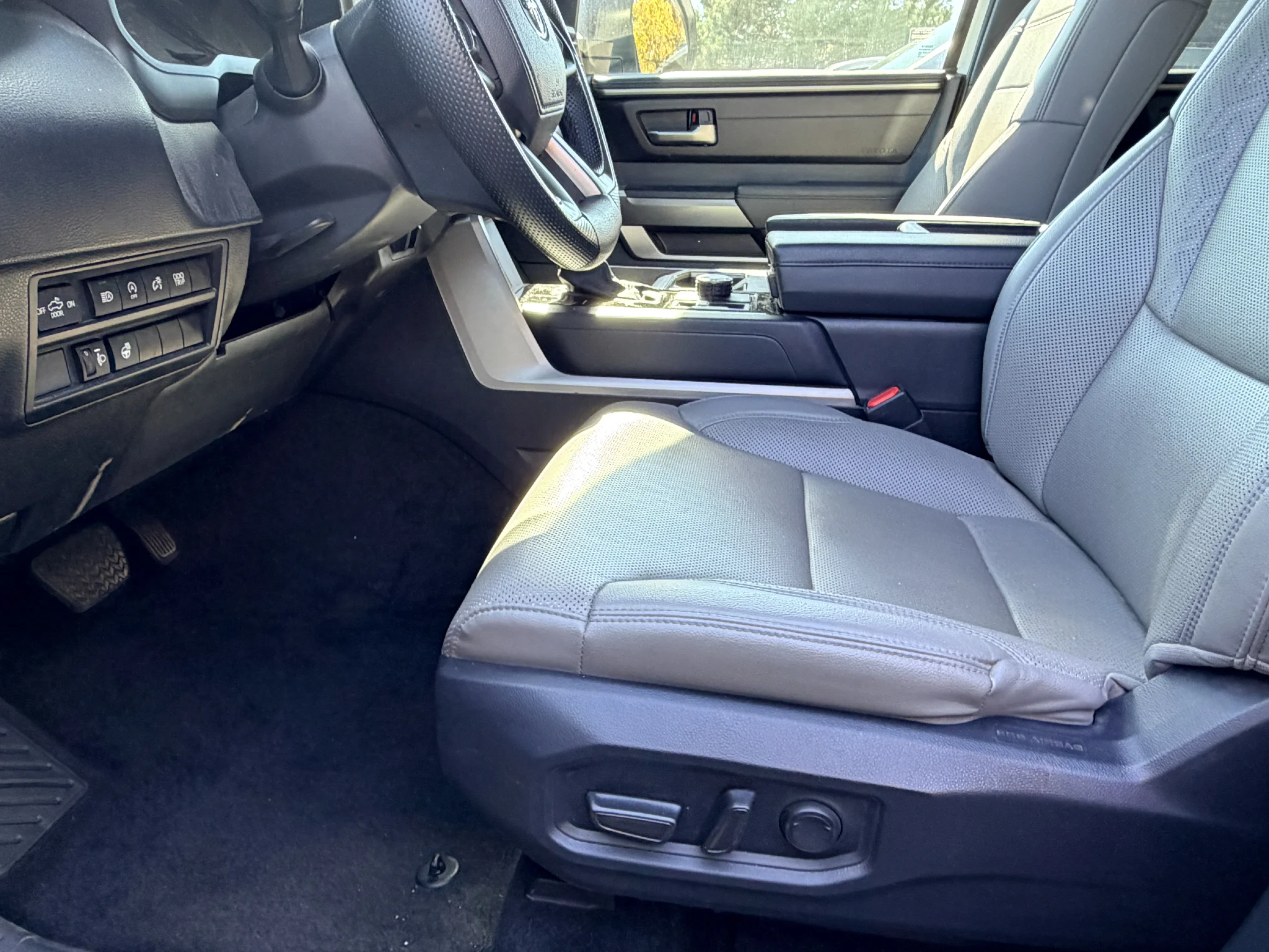Used 2025 Ice Cap Toyota SR5 image 7