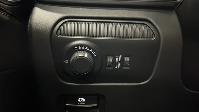 New 2026 High Gloss Black Exterior Paint Jeep Summit Reserve image 35