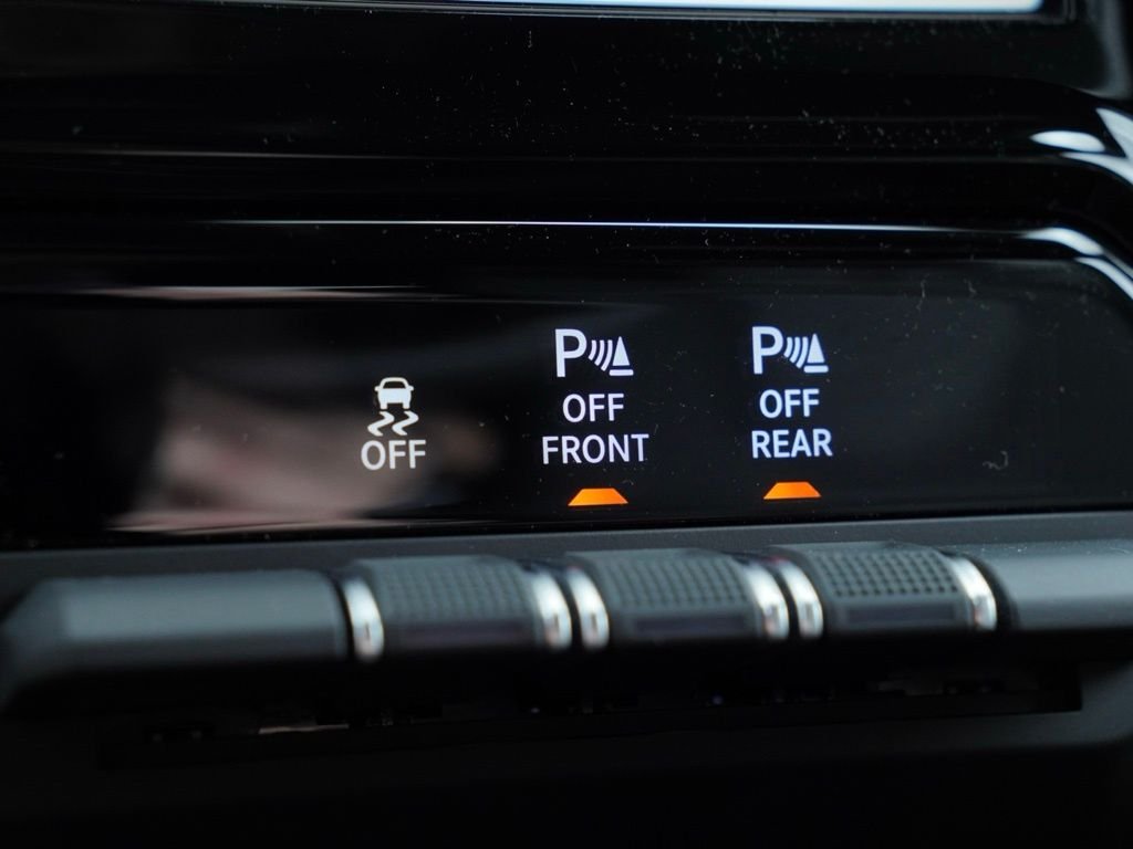 New 2026 Granite Crystal Metallic Clear-Coat Exterior Paint RAM Big Horn Night Edition image 15