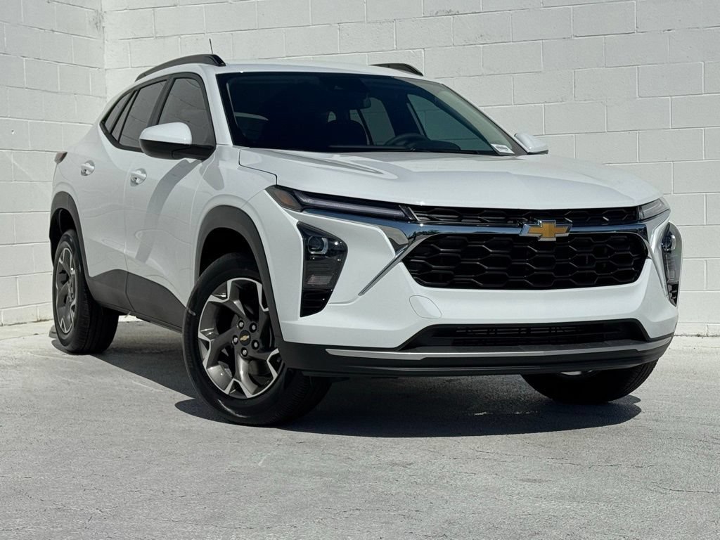 Summit White 2026 Chevrolet Trax SUV / Crossover Front-Wheel Drive 