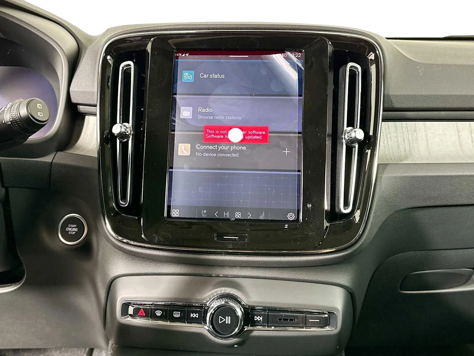 2025 Volvo XC40 Core - Photo 13