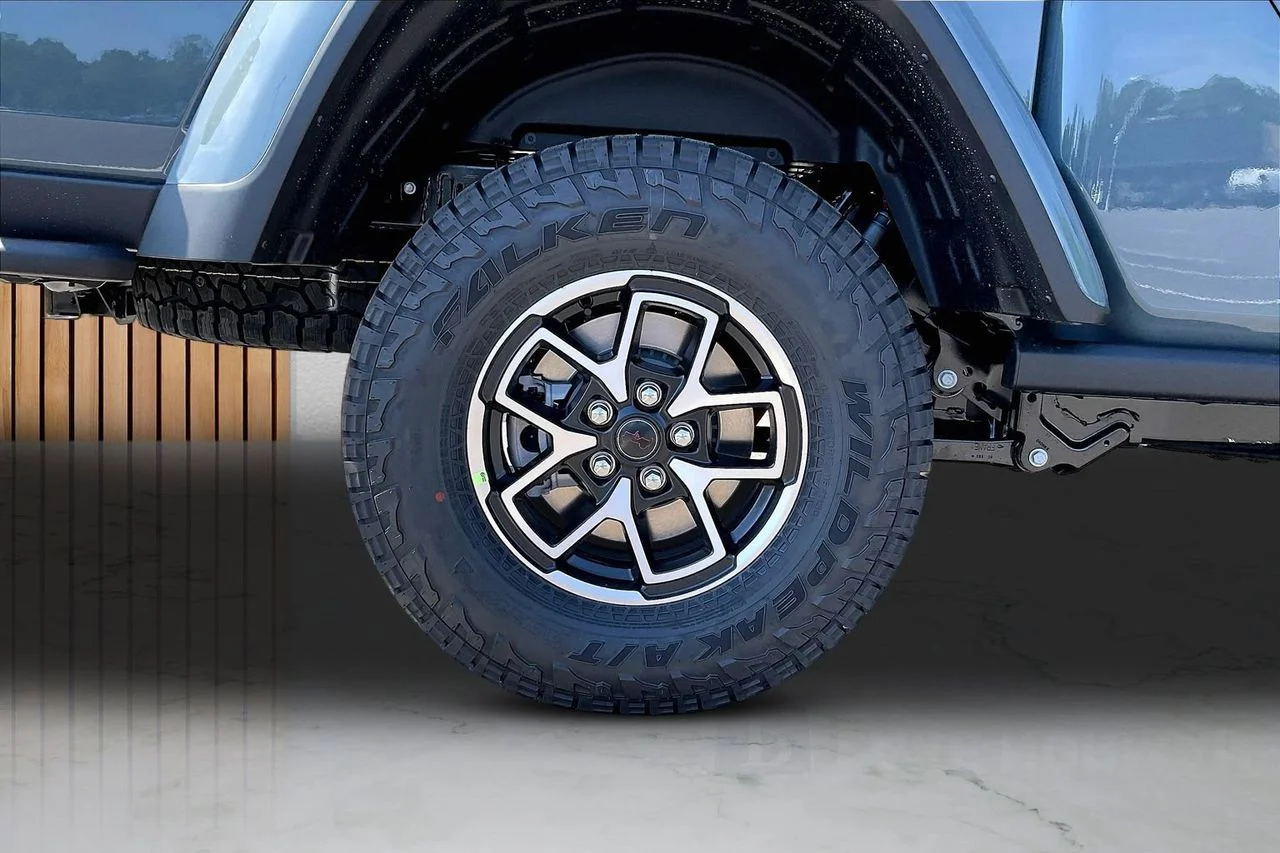 New 2026 Anvil Clear-Coat Exterior Paint Jeep Rubicon image 29