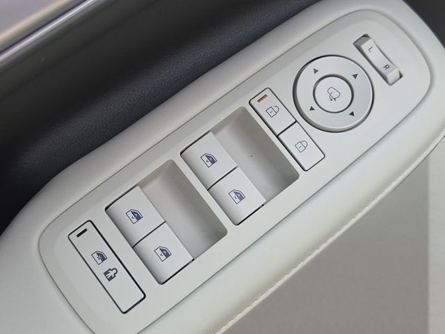 Used 2025 Shimmering Silver Hyundai Calligraphy image 23