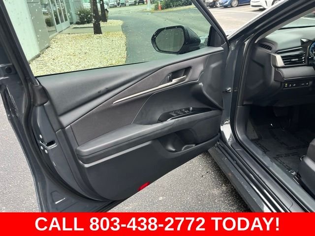 Used 2025  Toyota LE image 5