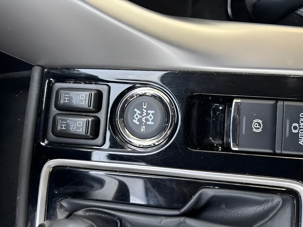 Used 2025 Alloy Silver Metallic Mitsubishi  image 29