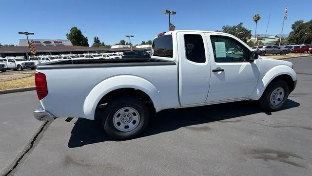Used 2015 White Nissan S image 3