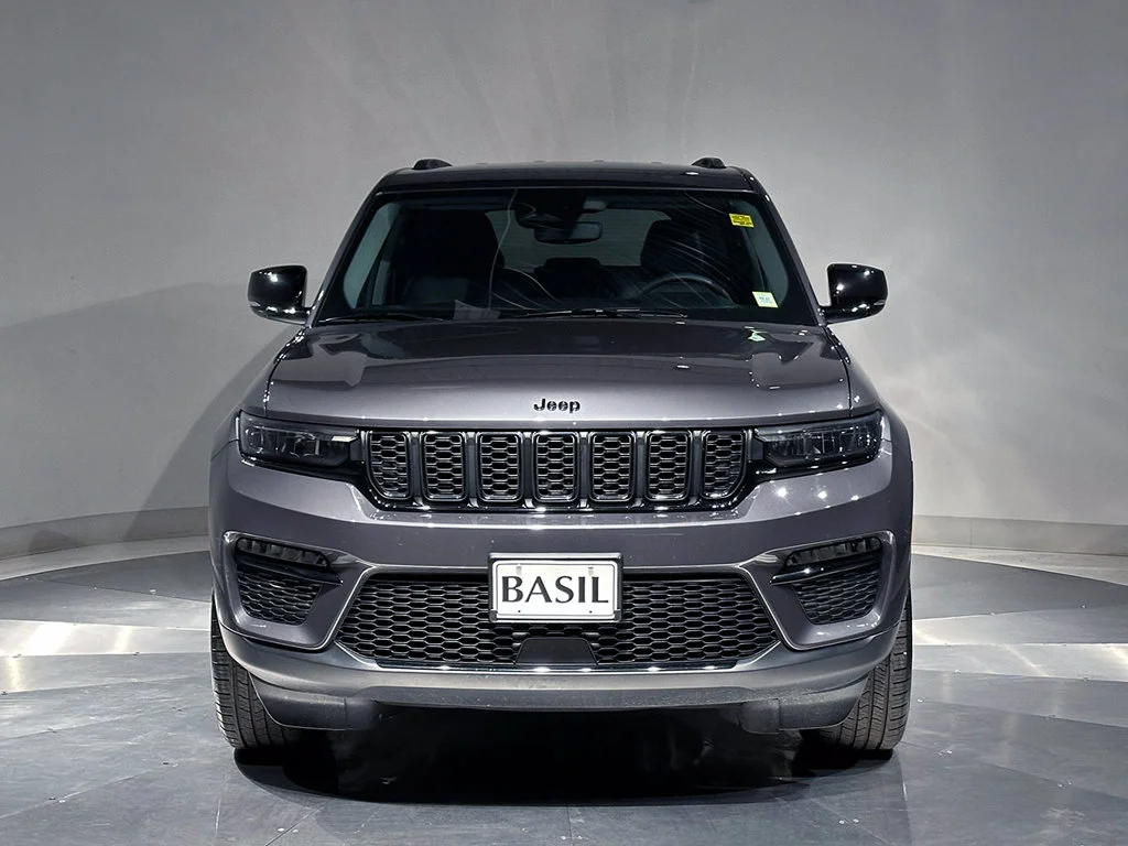 Used 2023 Gray Jeep Limited image 9