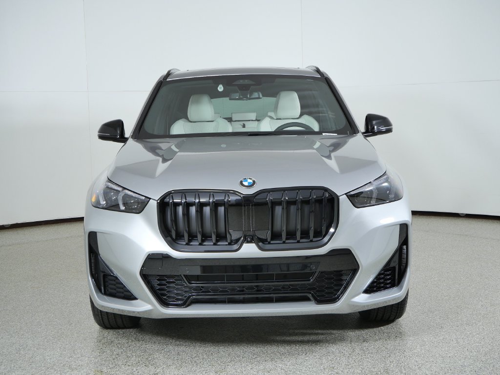 New 2027 Space Silver Metallic BMW xDrive28i image 2
