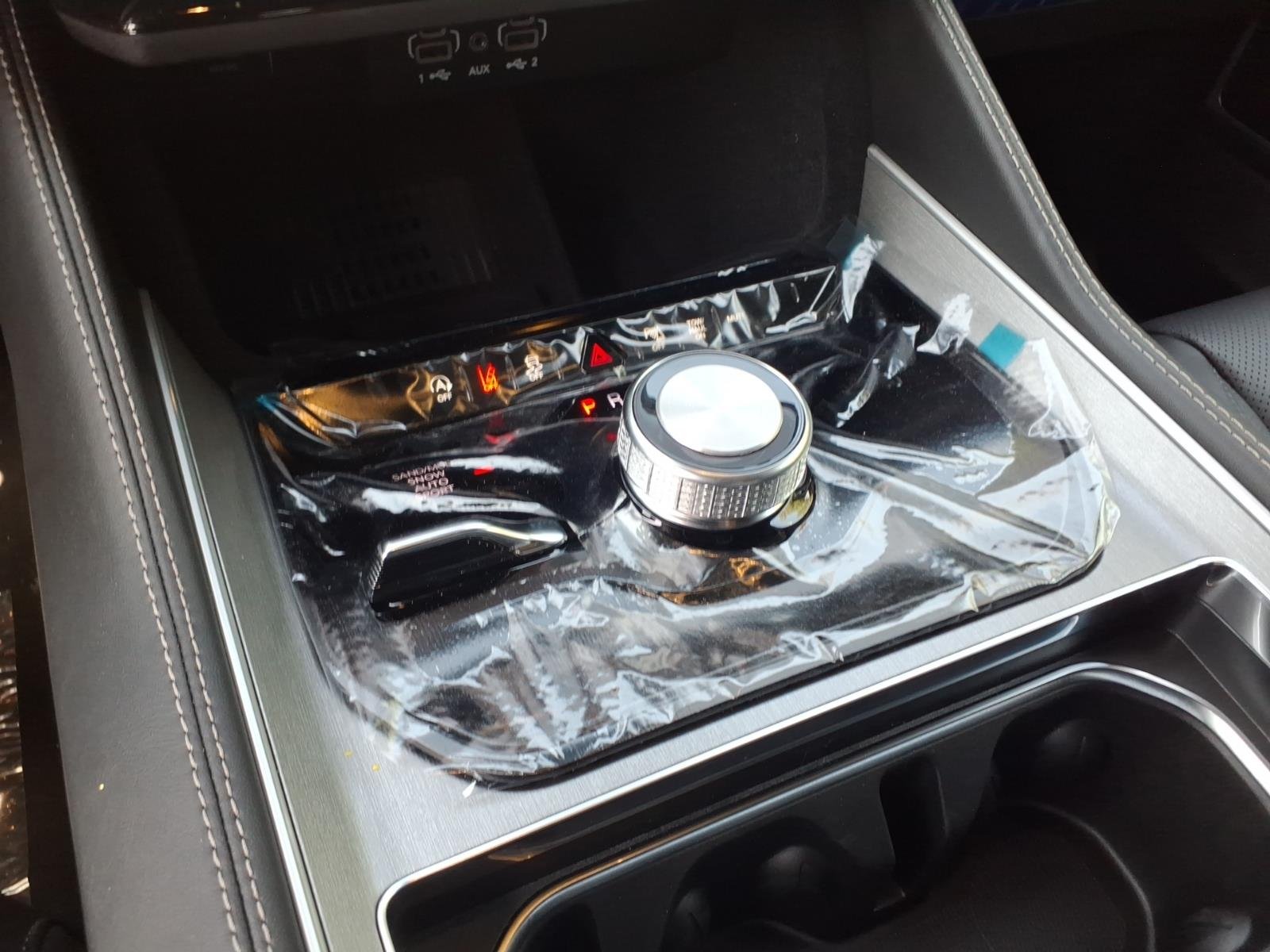 New 2026 Bright White Clear-Coat Exterior Paint Jeep Limited Altitude image 17