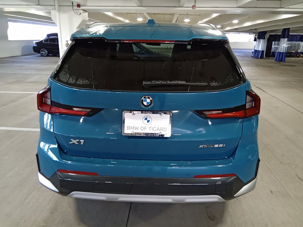Used 2023 Blue Bay Lagoon Metallic BMW xDrive28i image 6