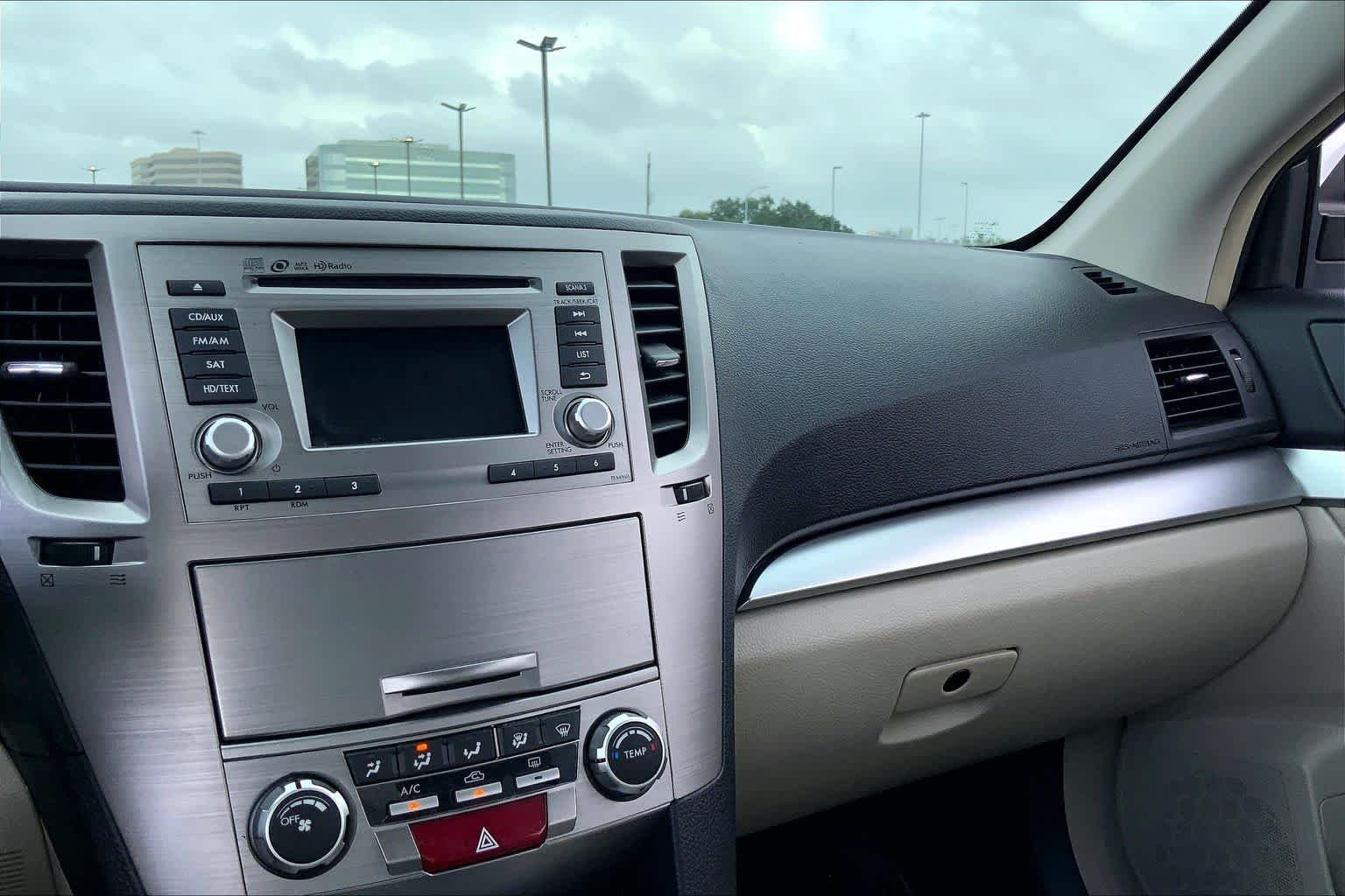 Used 2014 Satin White Pearl Subaru 2.5i Premium image 34