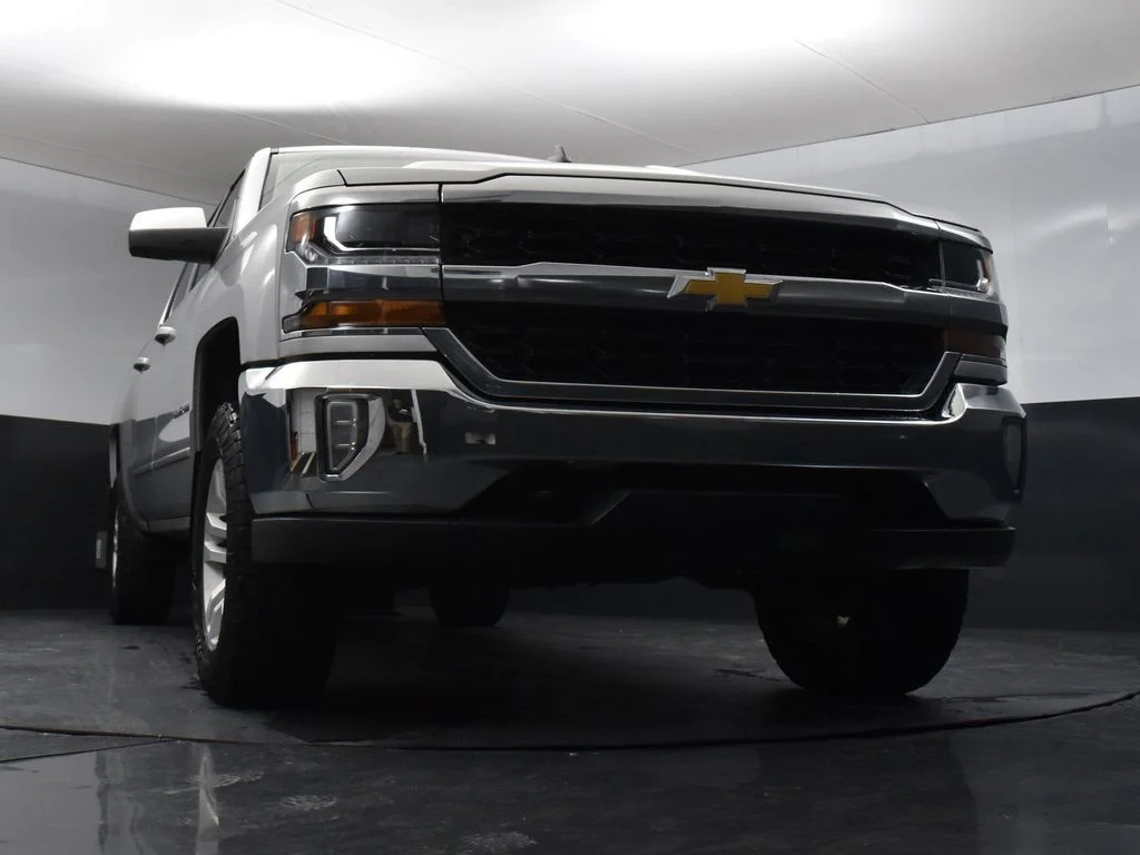 Used 2017 Silver Ice Metallic Chevrolet LT image 8