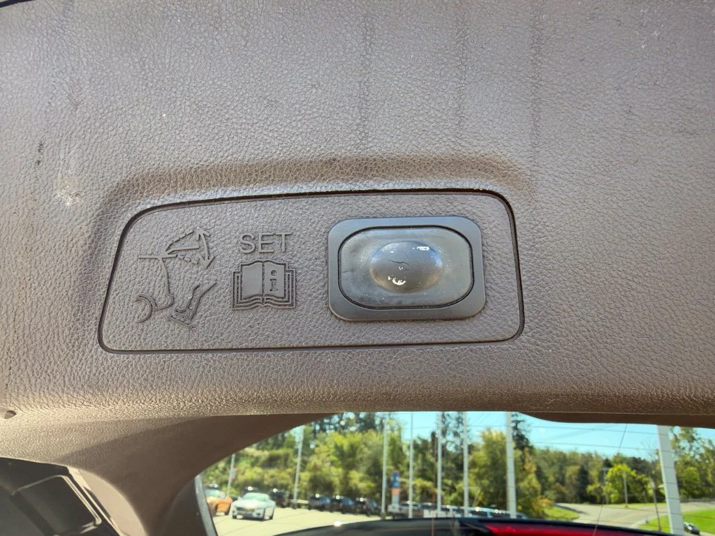 Used 2017 Black Lincoln Reserve image 16