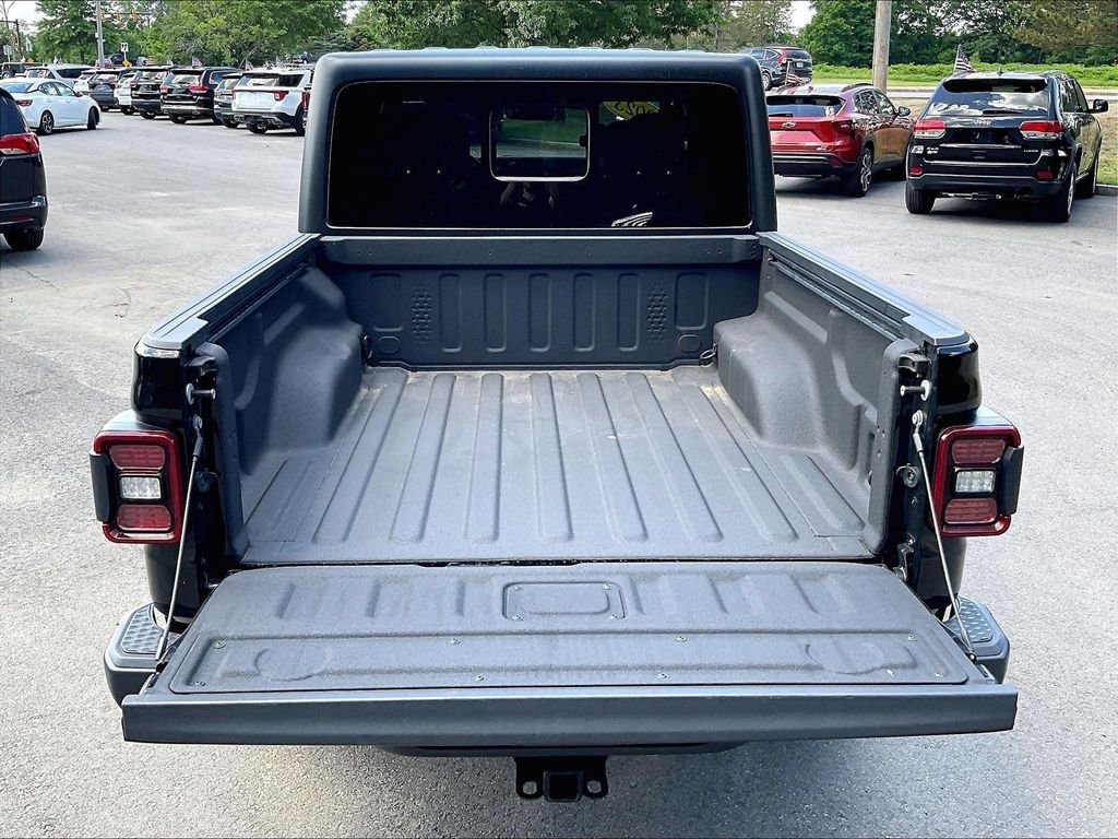 Used 2023 Black Jeep Overland image 29