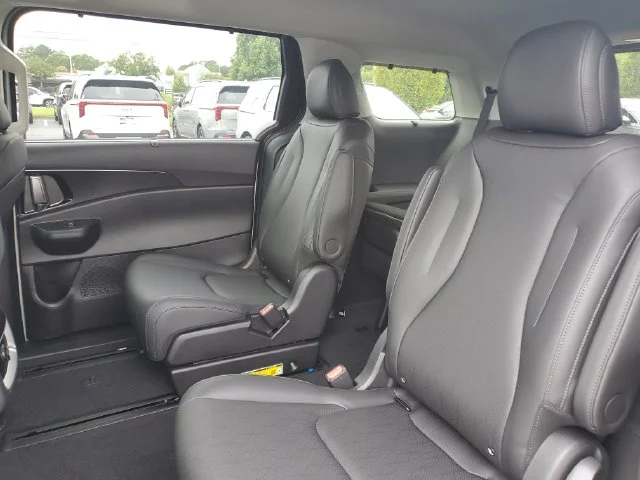New 2027 Ivory Silver Kia EX image 9