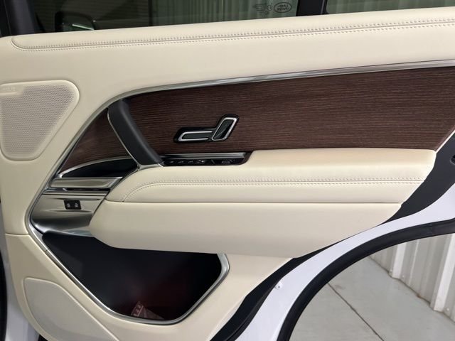 New 2026 Fuji White Land Rover SE image 19