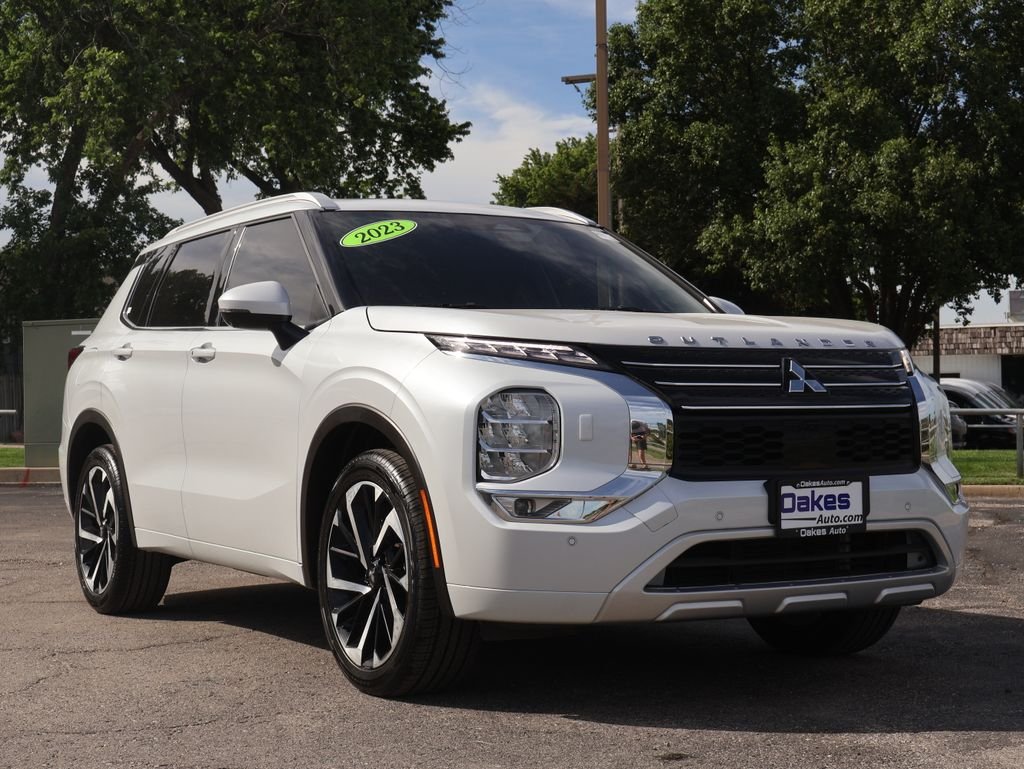 2023 Mitsubishi Outlander SEL S-AWC's photo