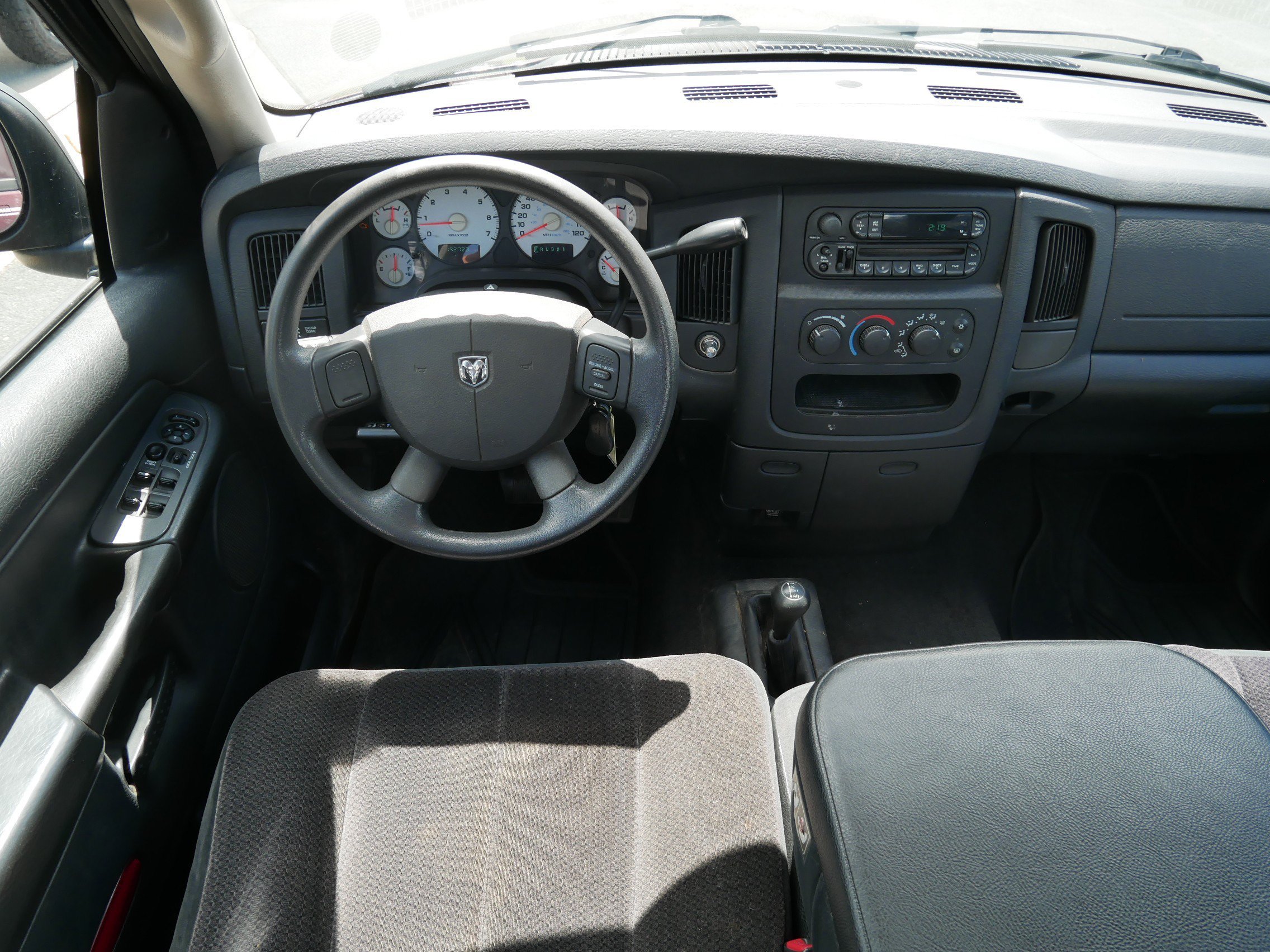 Used 2005 Red Dodge SLT image 14