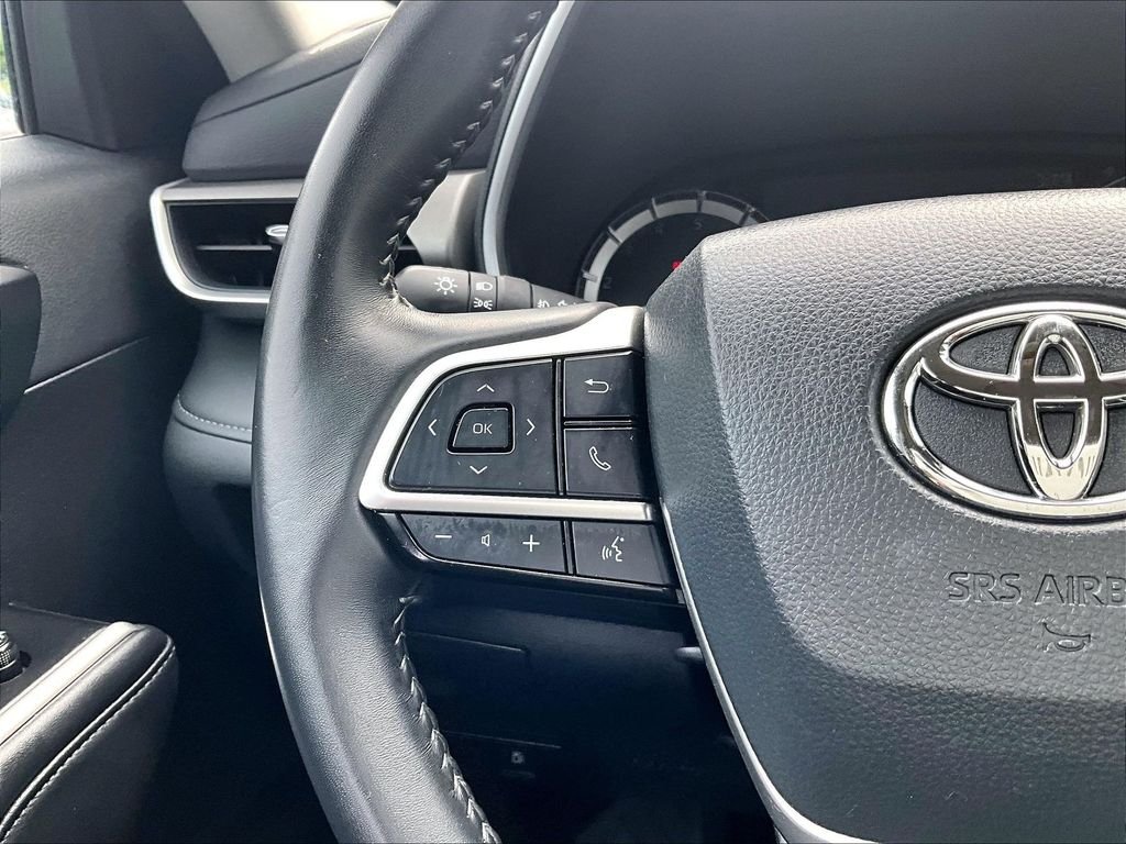Used 2025 Silver Toyota XLE image 24