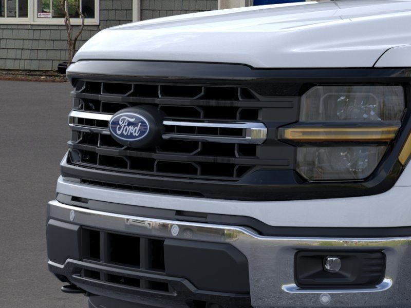 New 2025 Space White Metallic Ford XLT image 17