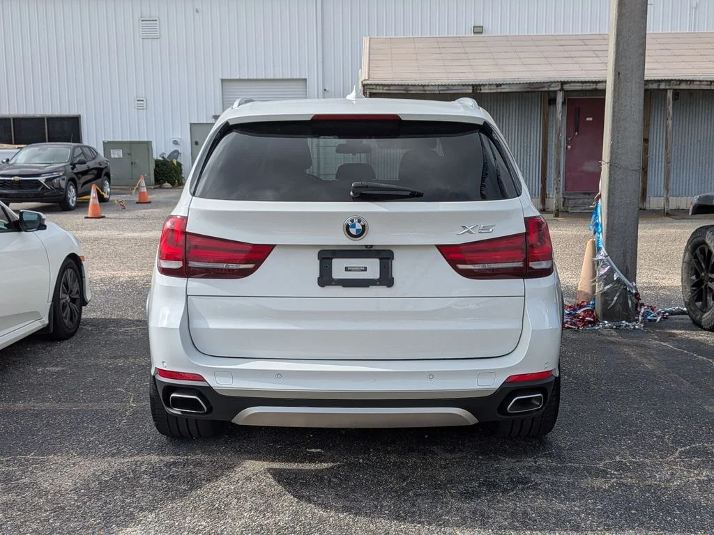 Used 2018 White BMW xDrive40e image 3
