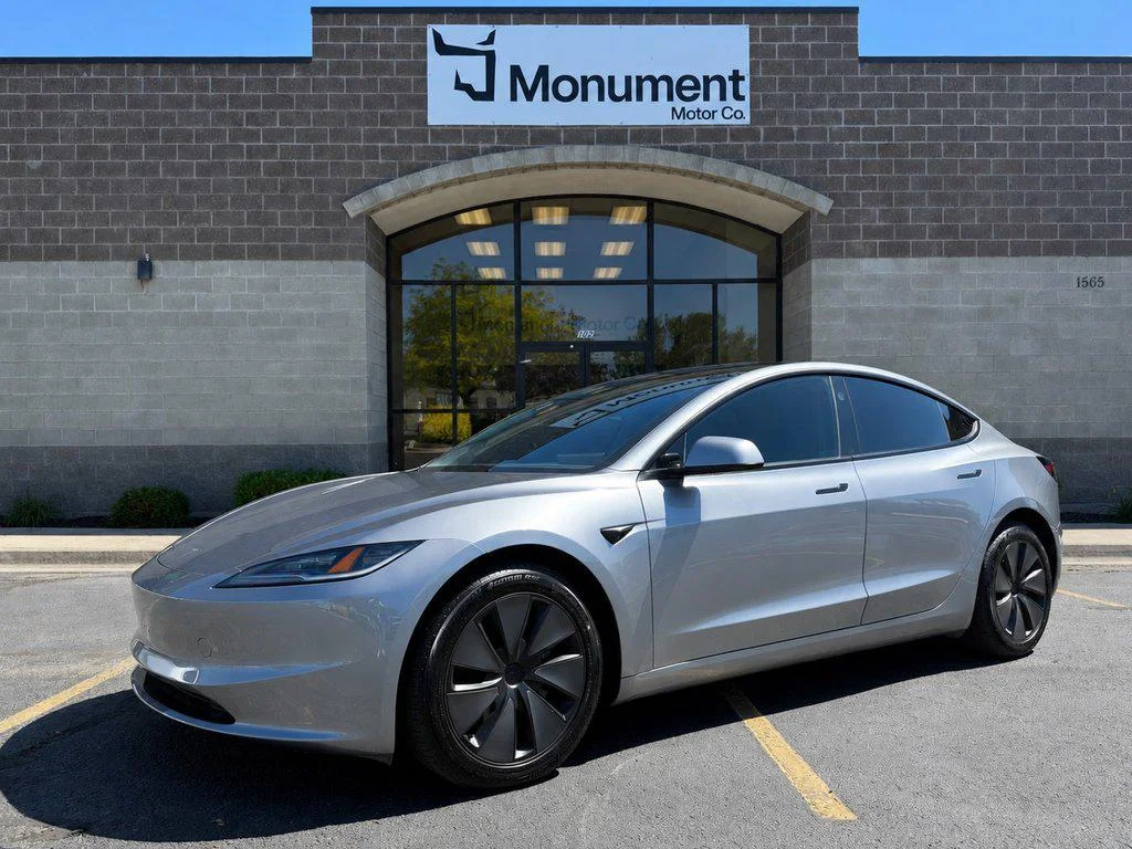 Used 2025 Quicksilver Tesla Long Range All-Wheel Drive image 1