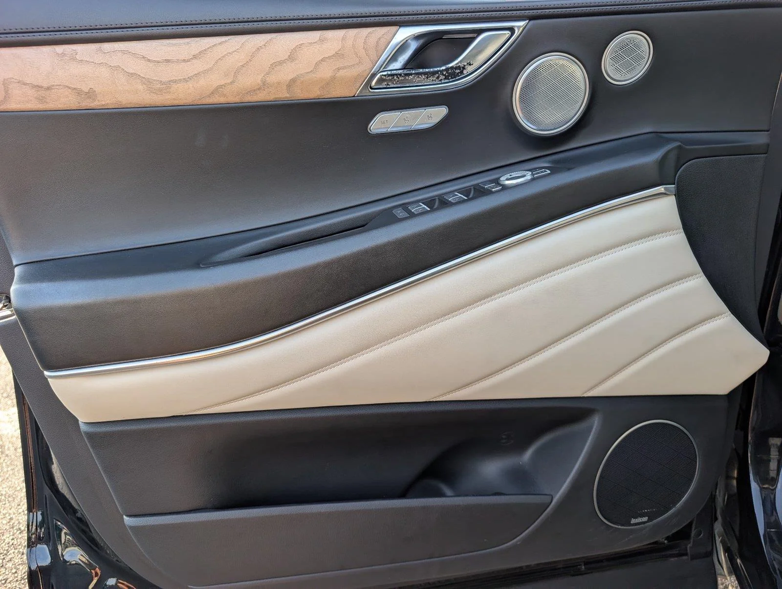 Used 2021 Vik Black Genesis Advanced + image 18