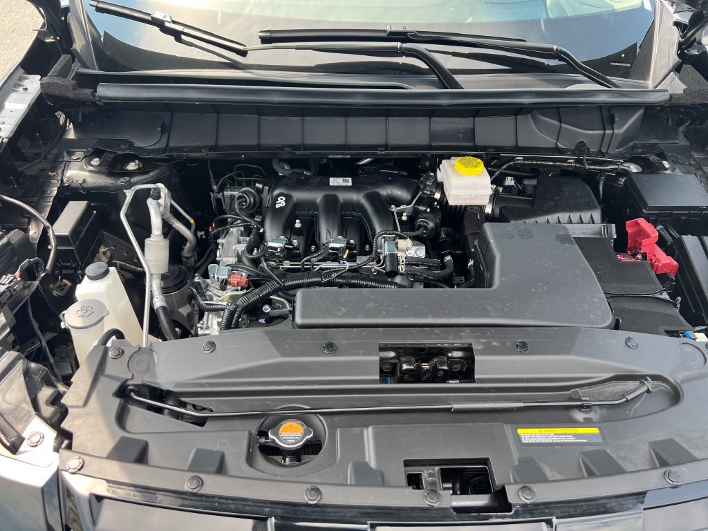 Used 2025 Gray Nissan Platinum image 26