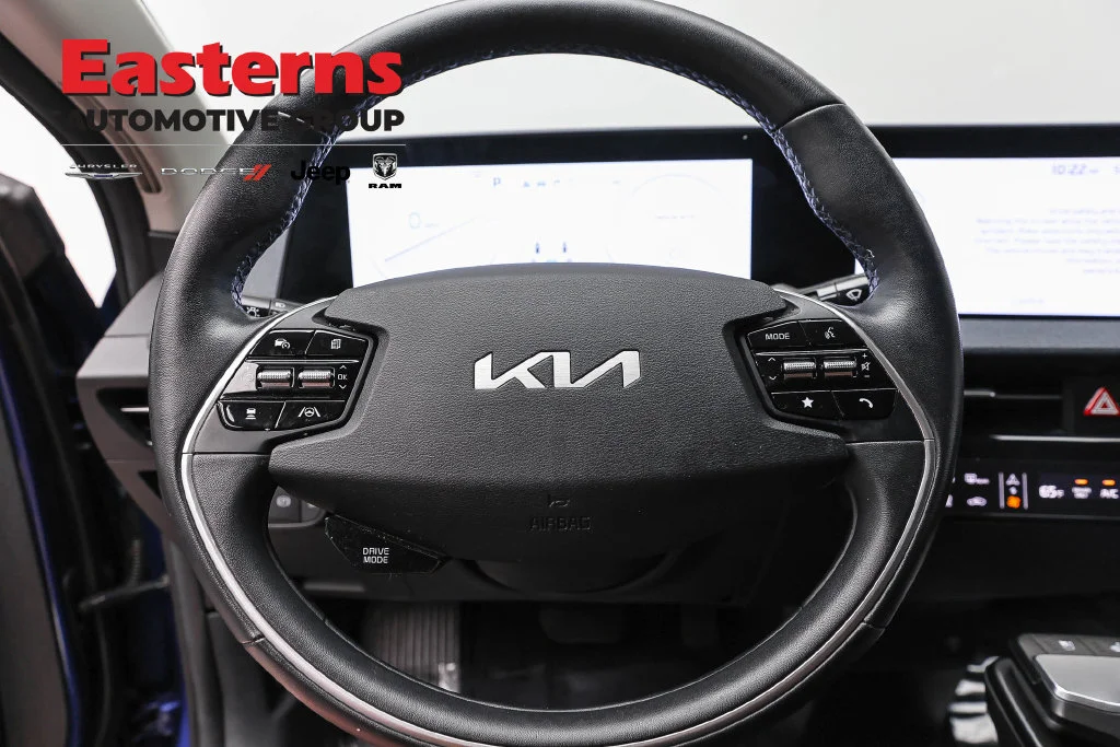 Used 2024 Blue Kia Wind image 12