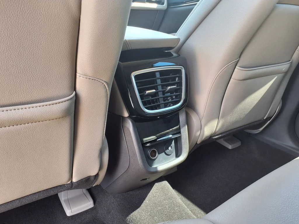Used 2022 White Lincoln Standard image 24