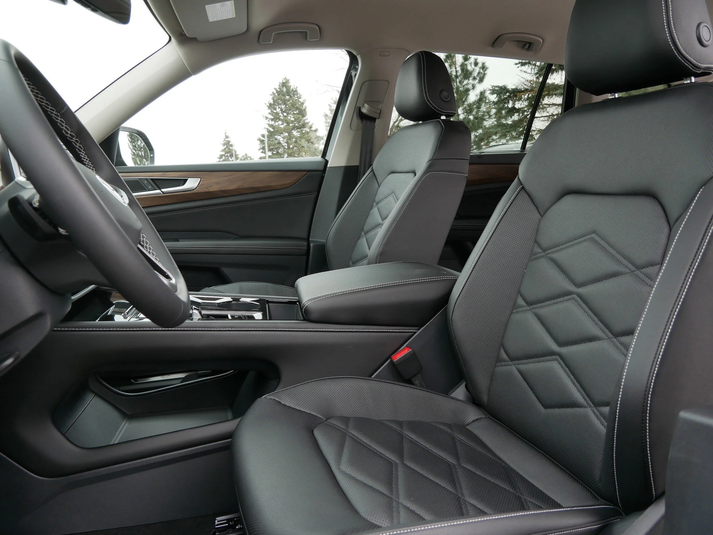 New 2026 Deep Black Pearl Volkswagen 2.0T SE w/Technology image 4