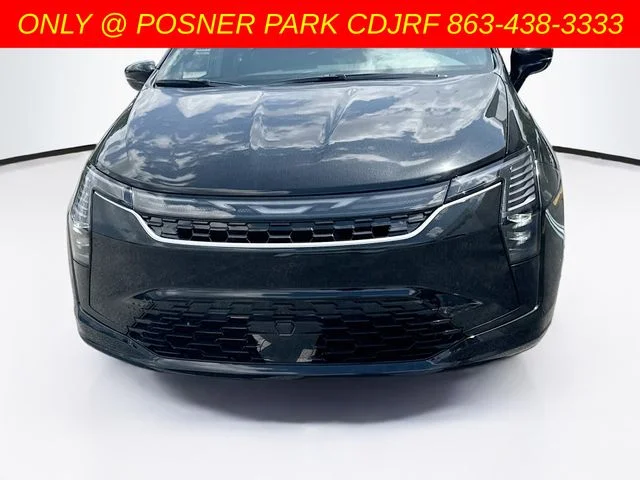 New 2027 Diamond Black Crystal Pearl-Coat Exterior Paint Chrysler  image 2
