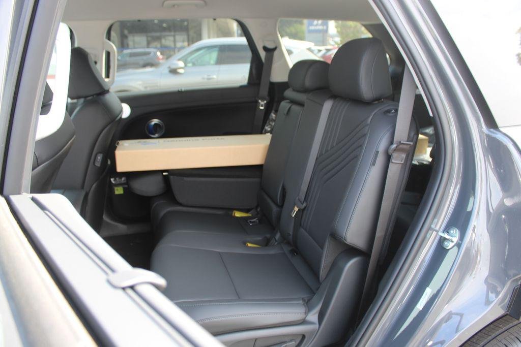 New 2026 Gray Hyundai Blue SEL 8P image 15