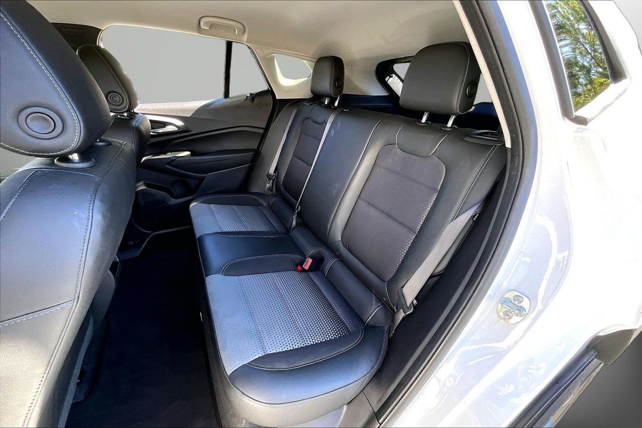 Used 2025 White Chevrolet LT image 20