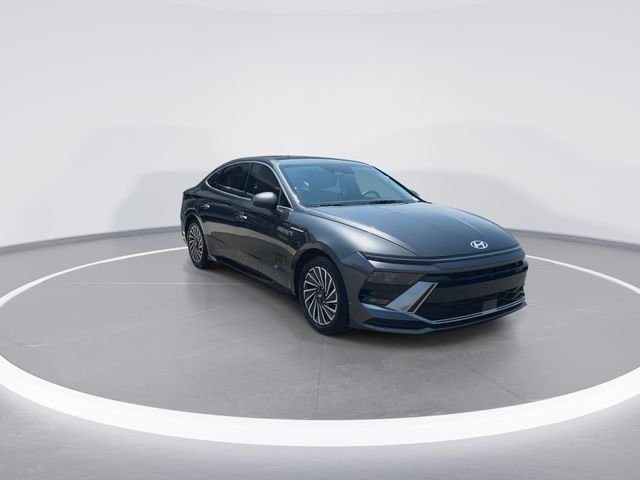 Certified Used 2025 Gray Hyundai SEL image 2