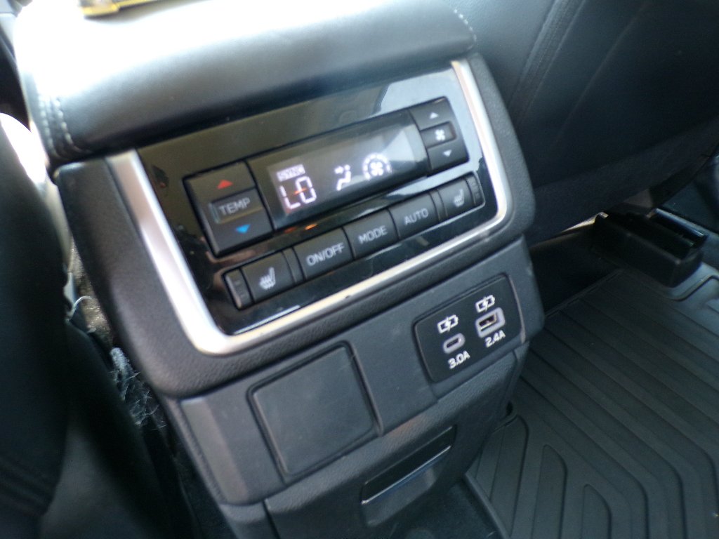 Used 2023 Crystal White Pearl Subaru Limited image 11