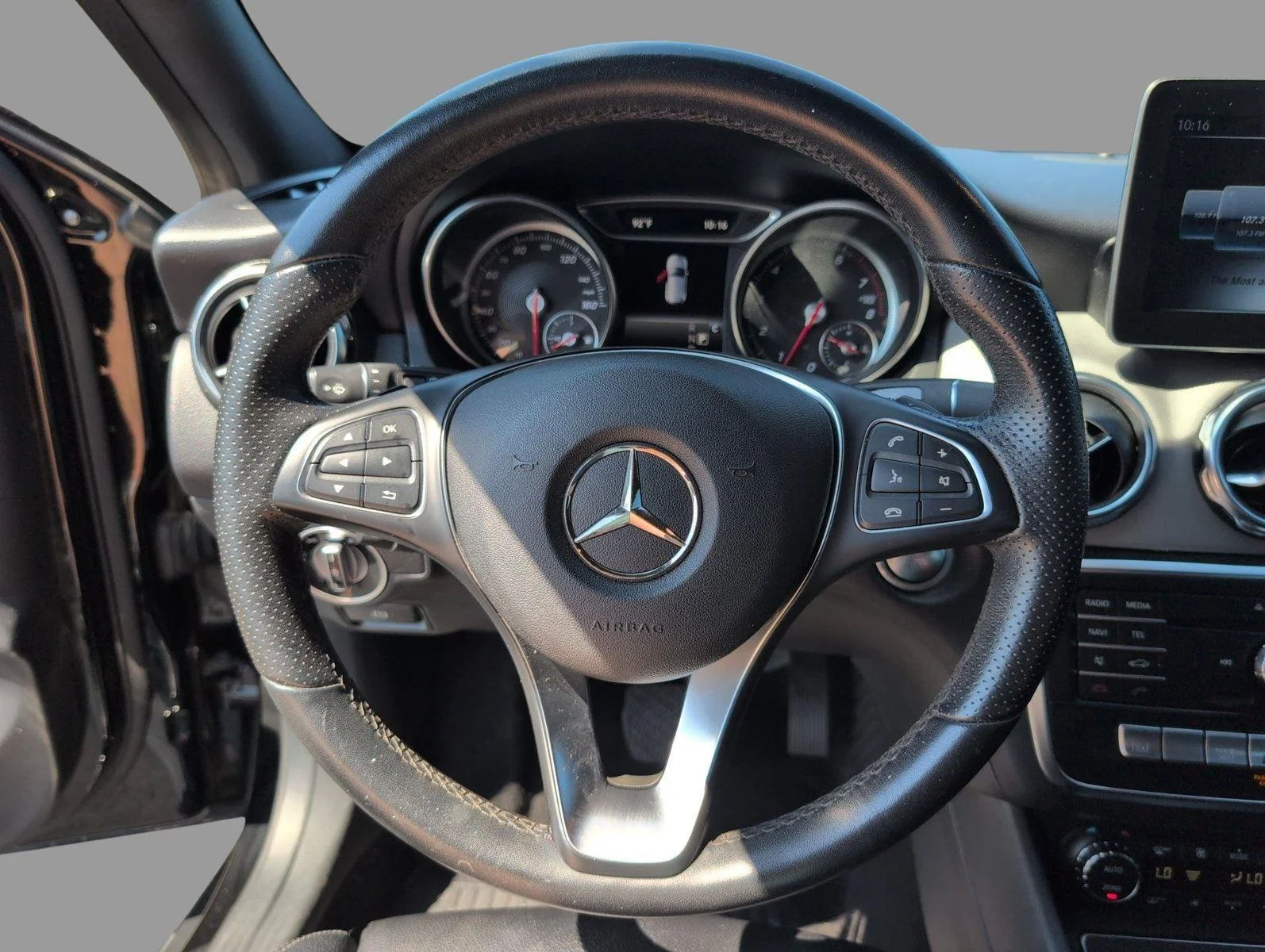 Used 2020 Night Black Mercedes-Benz GLA 250 image 28