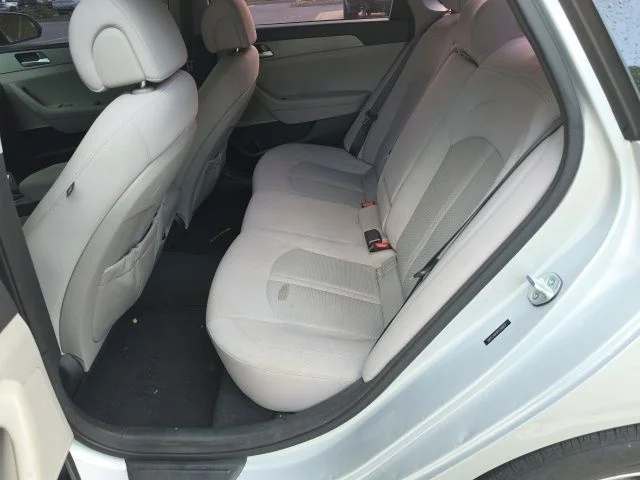 Used 2015 Silver Hyundai SE image 13