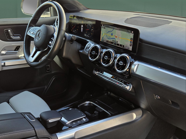 Used 2022  Mercedes-Benz GLB 250 image 33
